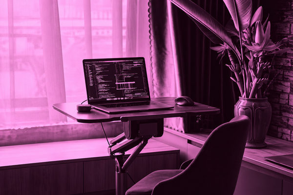 У программиста корпоративный ноутбук и PM — может ли он работать на B2B? Ответ инспекции труда
